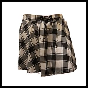3/$20 - NWOT - Black and White Buffalo Check Skirt
